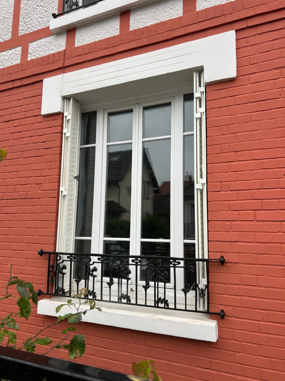 Persiennes métalliques ajourées