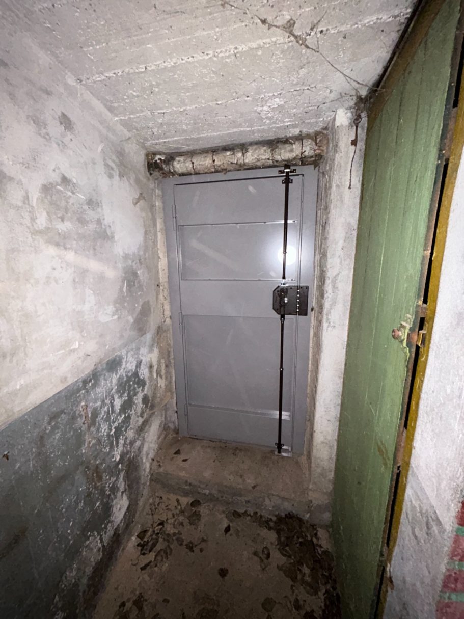 Bloc-porte de service blindé avant / après