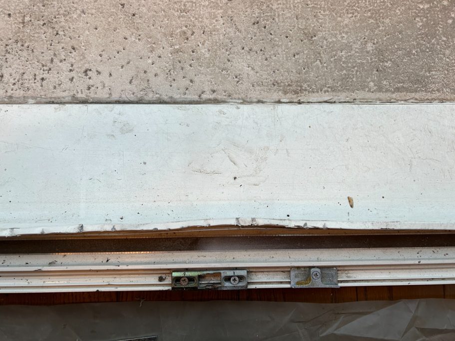 Effraction sur porte fenêtre alu avant / après