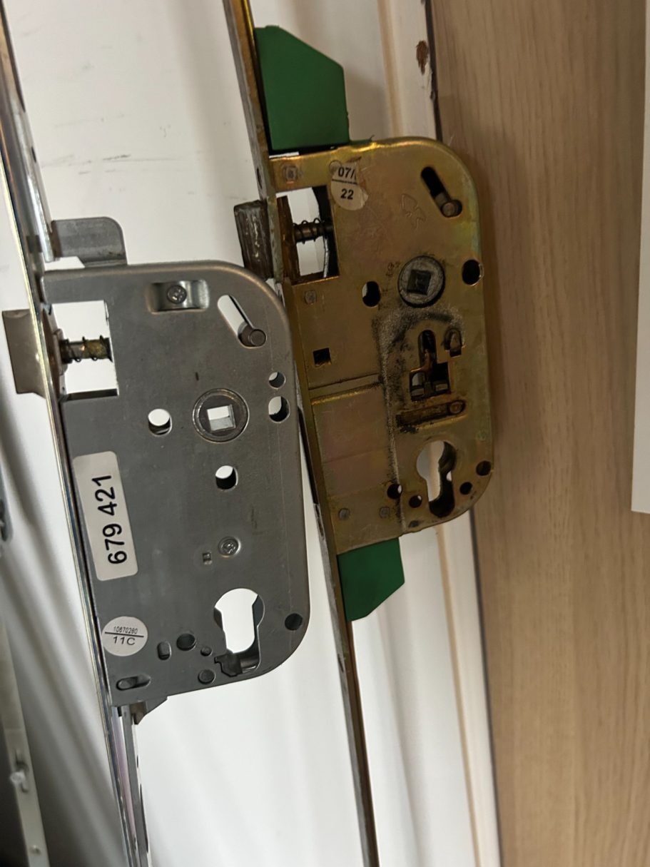 Serrure à larder sur porte d'entrée