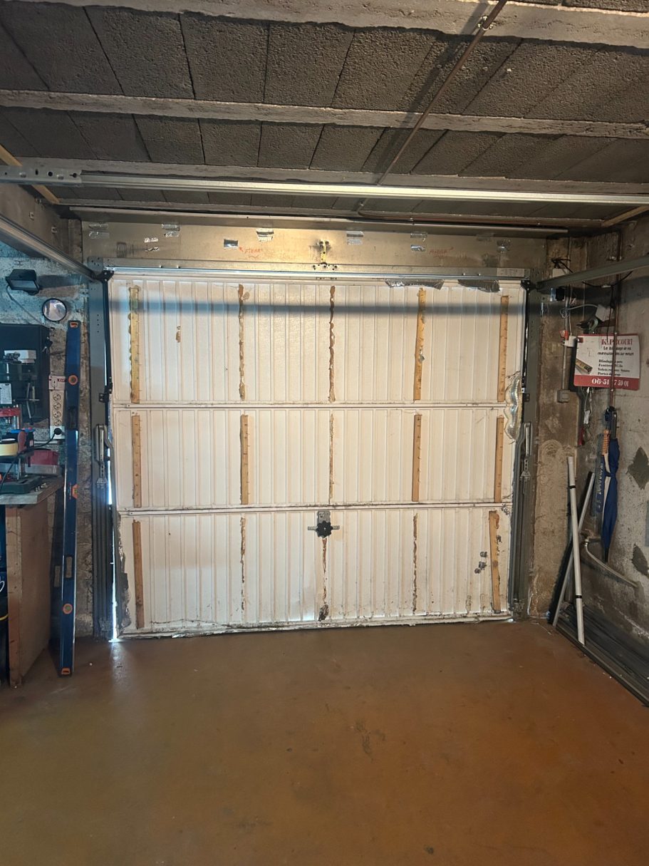 Porte de garage enroulable vue intérieure avant après