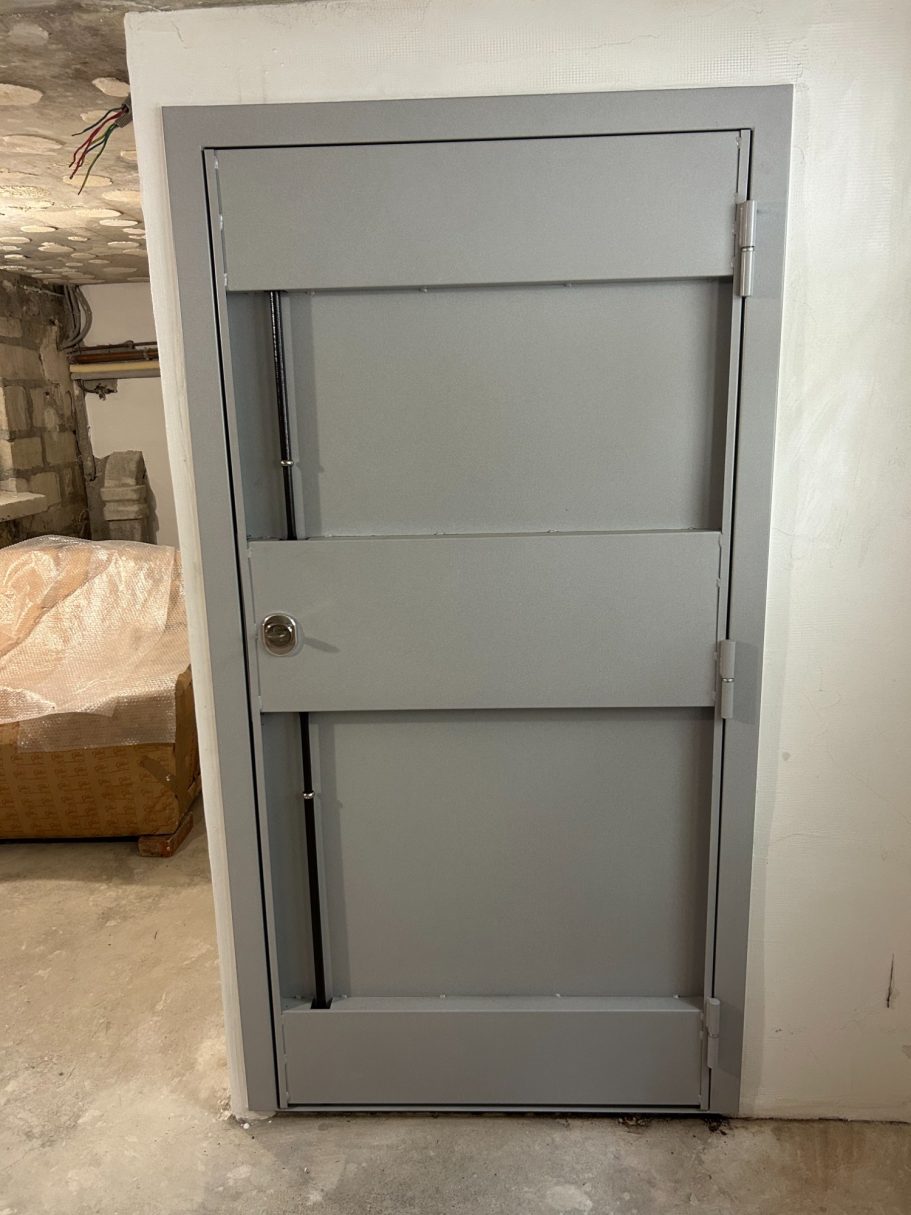 Bloc-porte de service blindé avant / après