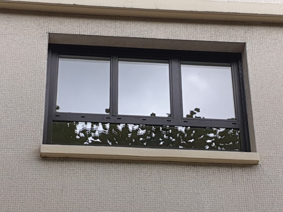 Fenêtre ALU marron avant / après