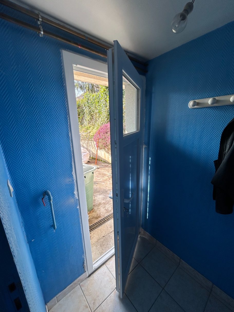 Porte de service PVC vue intérieure