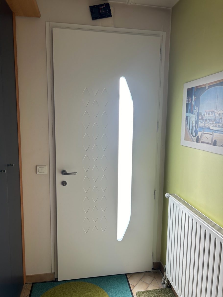 Porte alu avec serrure renforcée vue intérieure