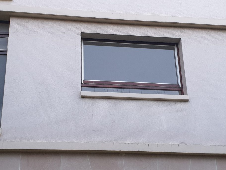 Fenêtre ALU marron avant / après