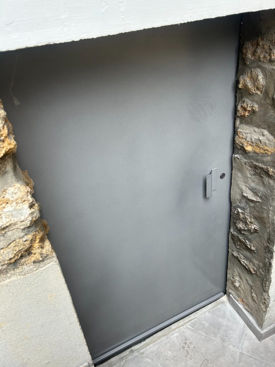 Bloc-porte de service blindé avant / après