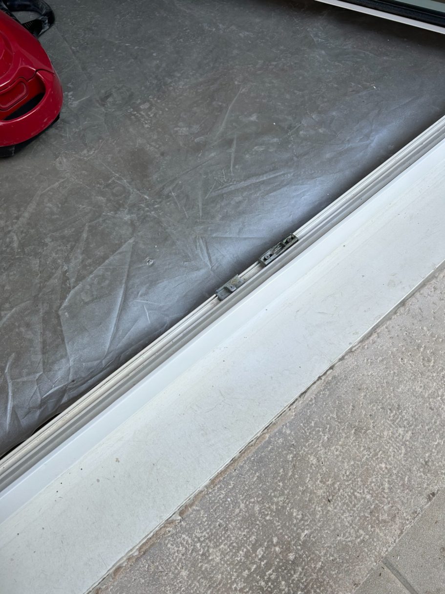 Effraction sur porte fenêtre alu avant / après