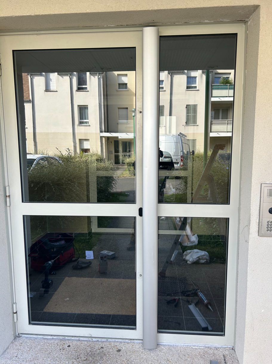 Remplacement gâche électrique par bandeau ventouse avant / après