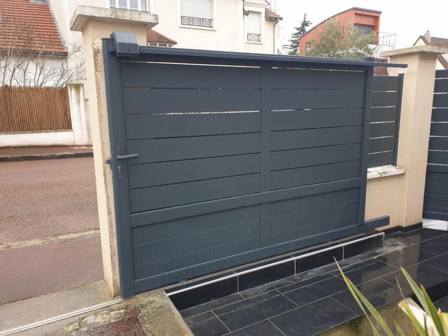 Clôture complète anthracite en alu avant / après