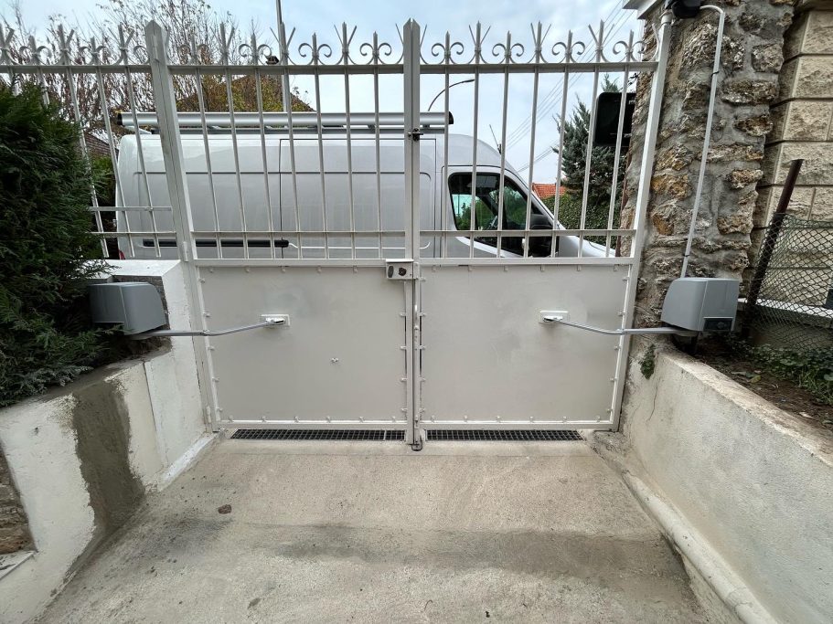 Motorisation sur portail acier